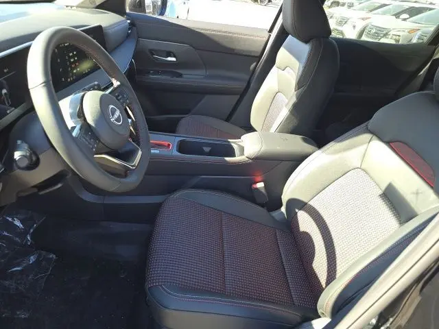 2026 Nissan Kicks SR photo 4