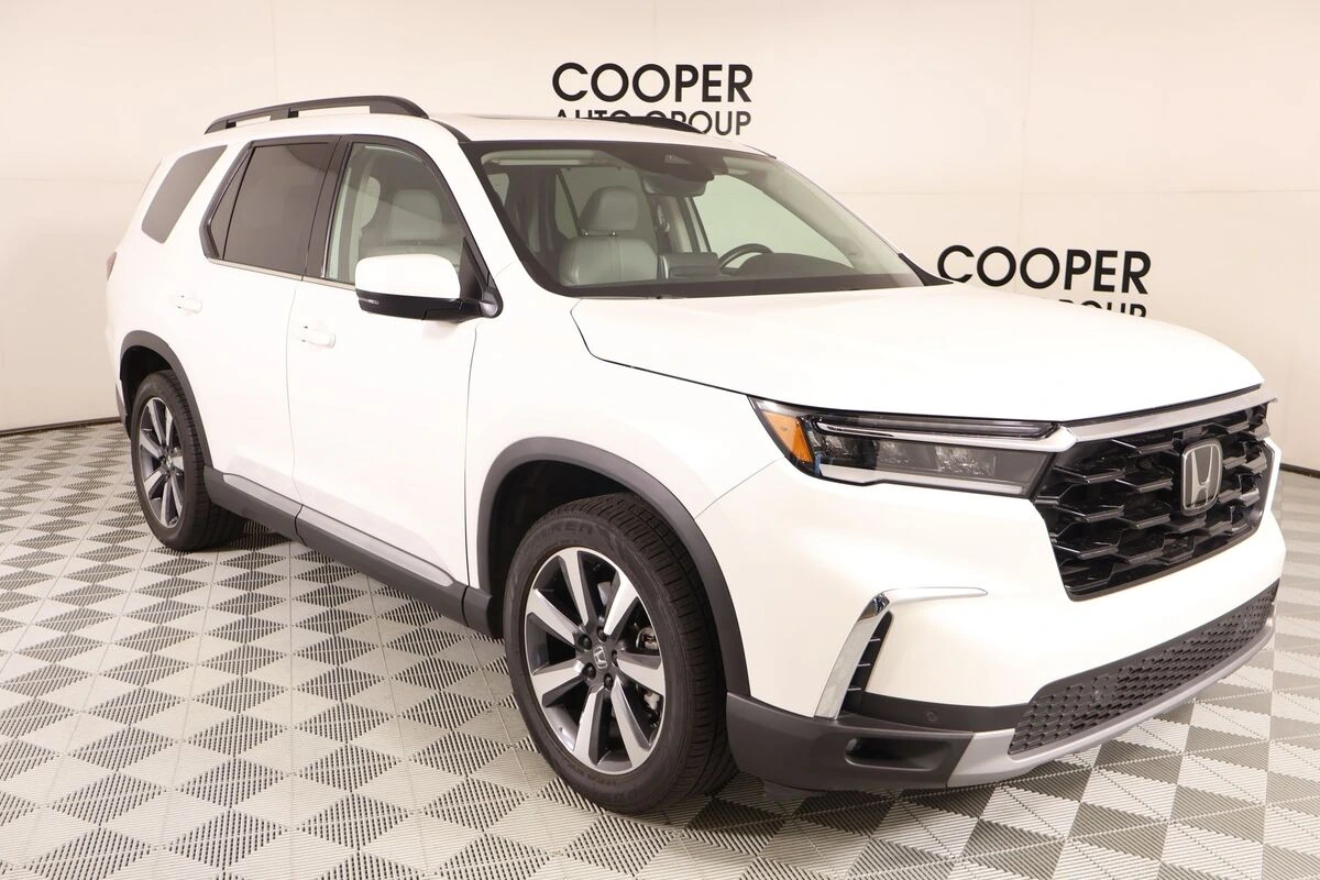 2023 Honda Pilot Touring AWD's photo