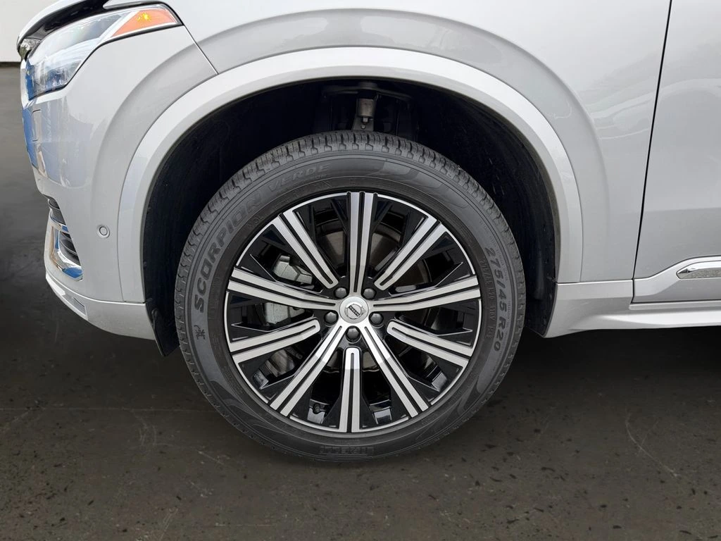 2025 Volvo - image 26