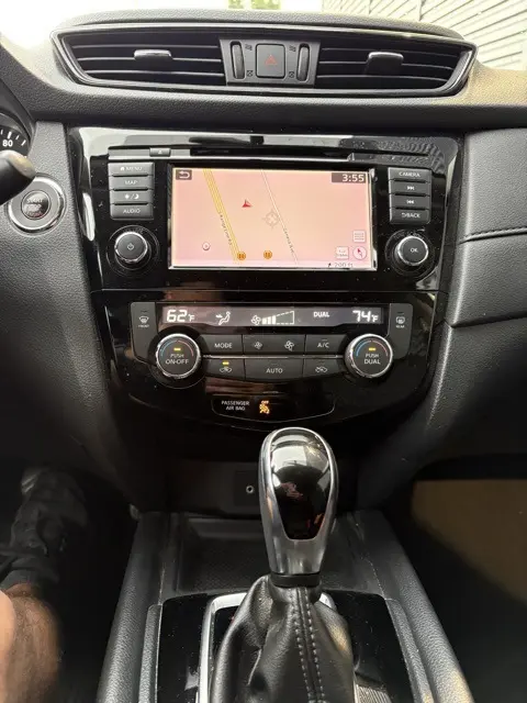 2018 Nissan Rogue SV photo 9