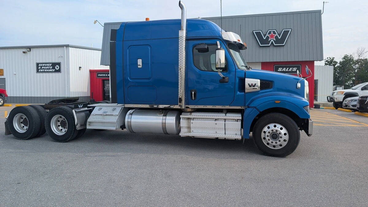 2023 Western Star 49X — photo 4