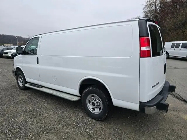 2024 Gmc Savana 2500 Cargo photo 3