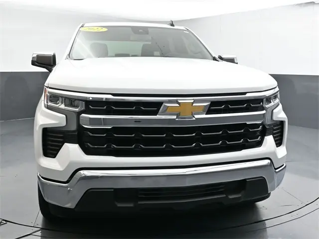 2022 Chevrolet Silverado 1500 LT photo 3