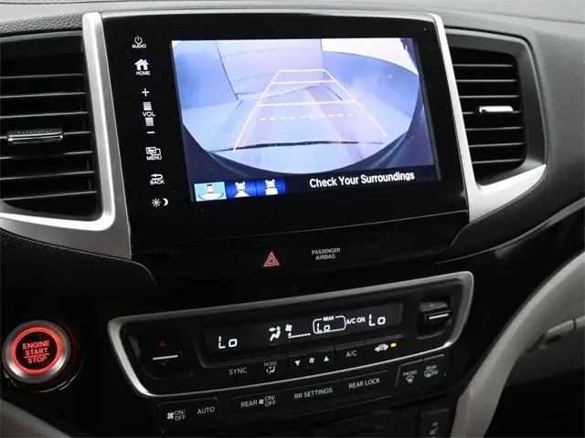 2017 Honda Pilot Touring photo 17