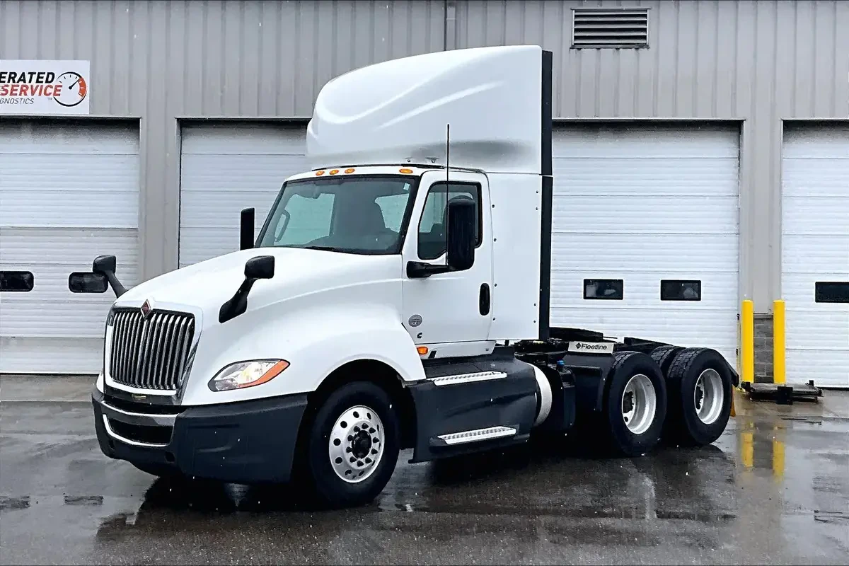 2021 International LT in Youngstown, OH — photo 2