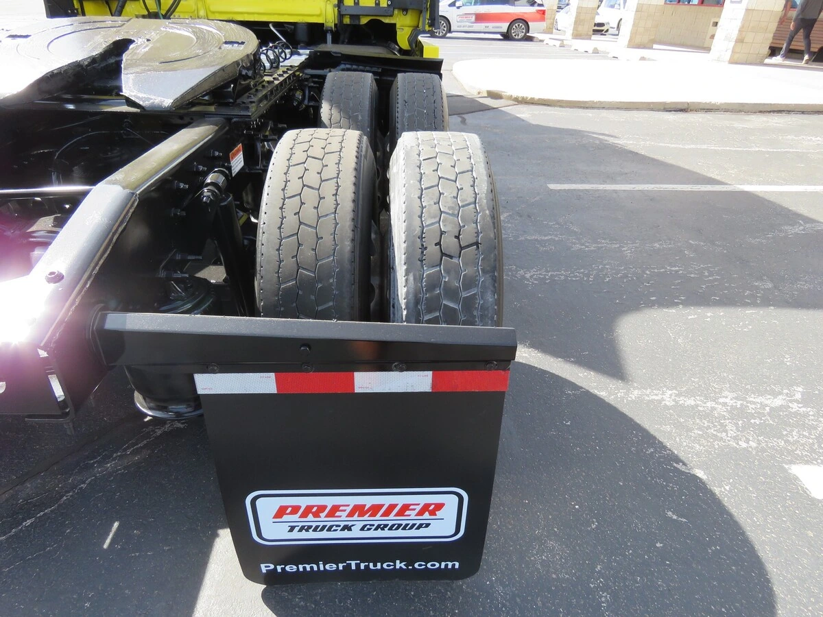 2022 Freightliner Cascadia - image 6