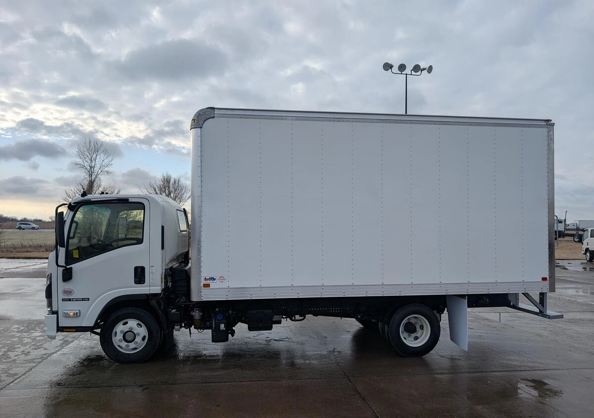 2025 Isuzu NPR - image 2