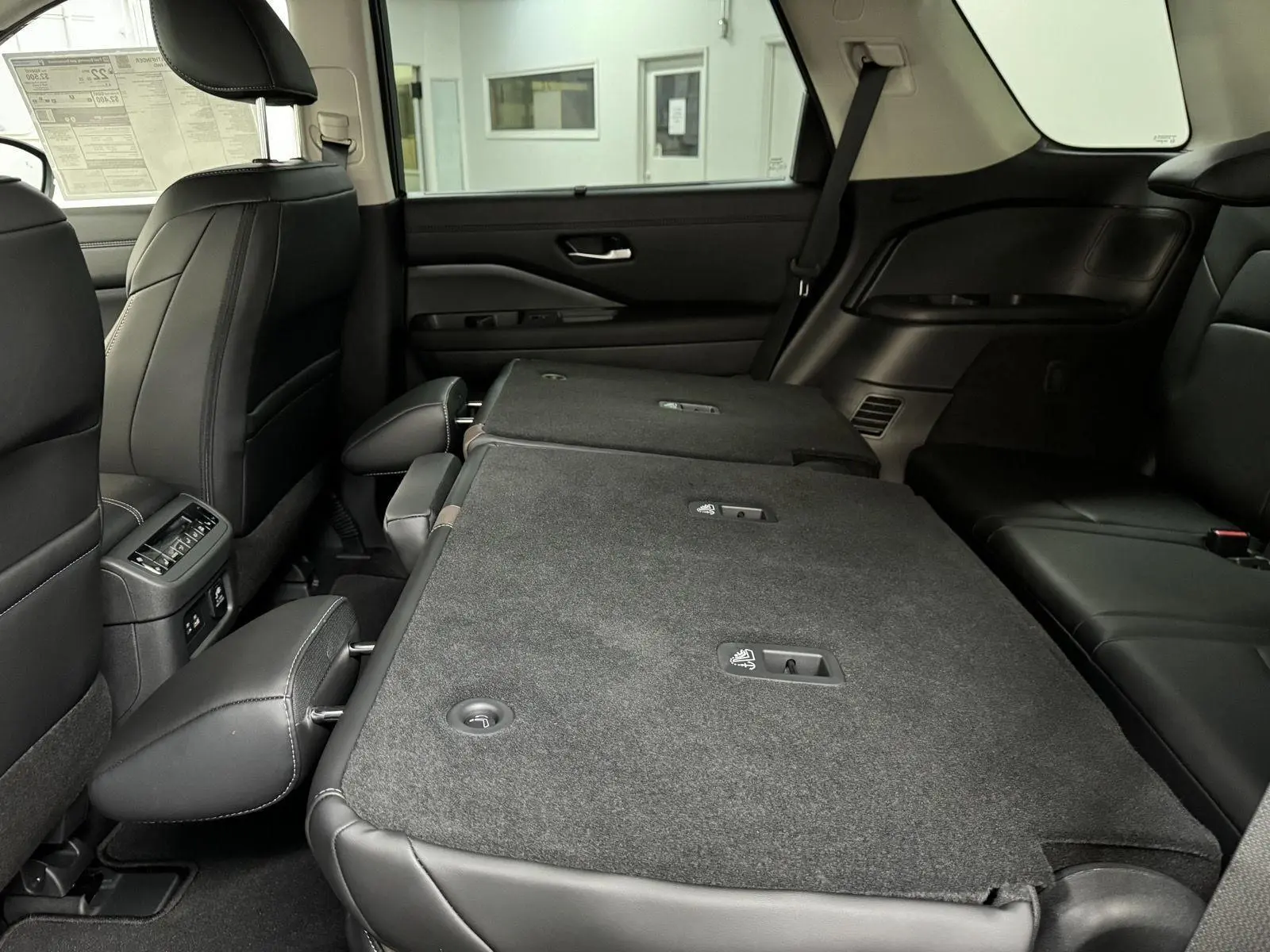 2025 Nissan Pathfinder Platinum photo 27