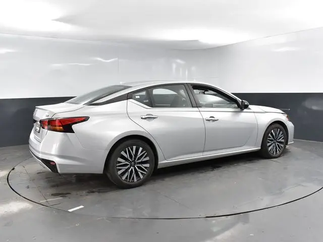 2024 Nissan Altima 2.5 SV photo 6