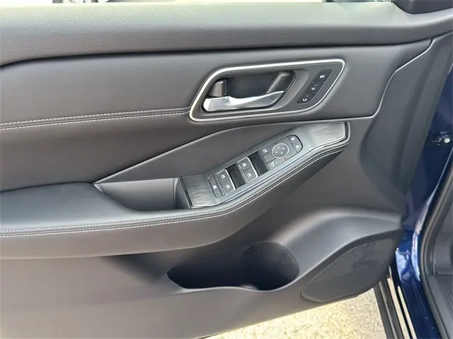 2026 Nissan Rogue Platinum photo 22