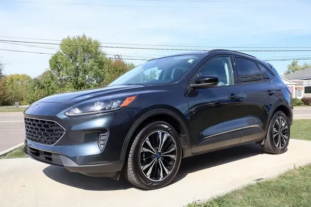 2022 Ford Escape SE photo 2
