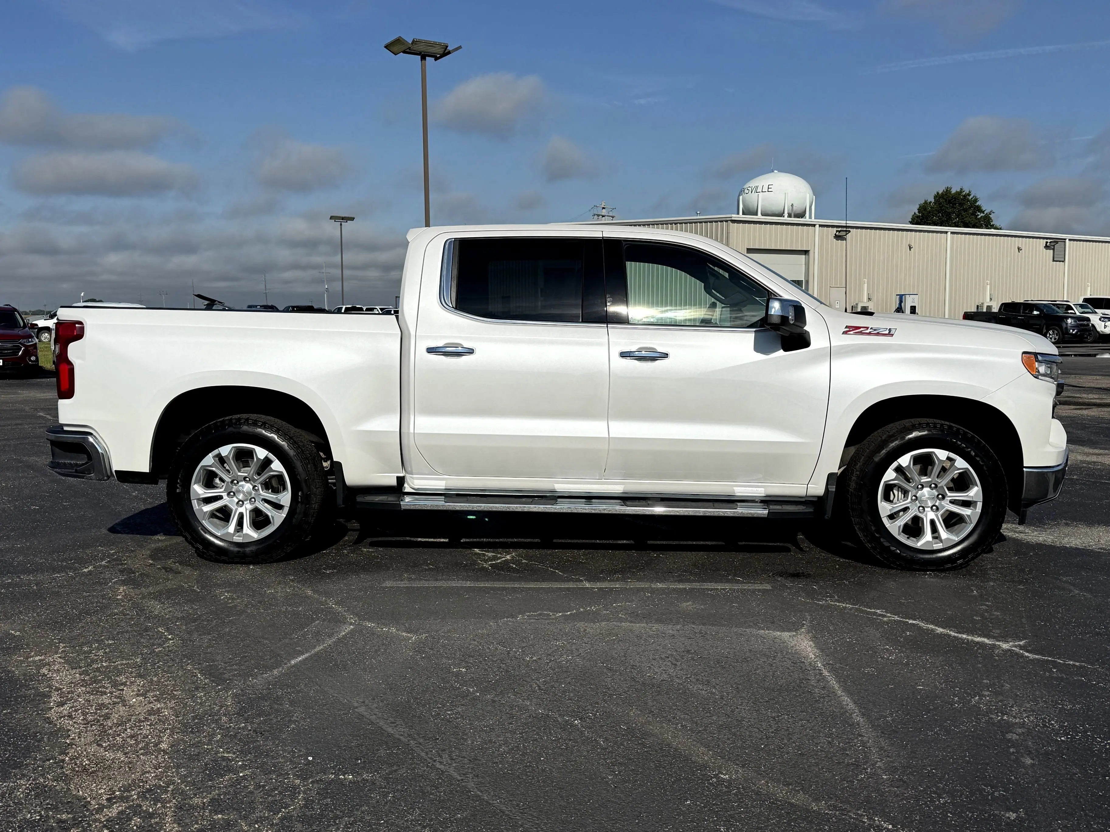 2024 Chevrolet Silverado 1500 LTZ photo 2