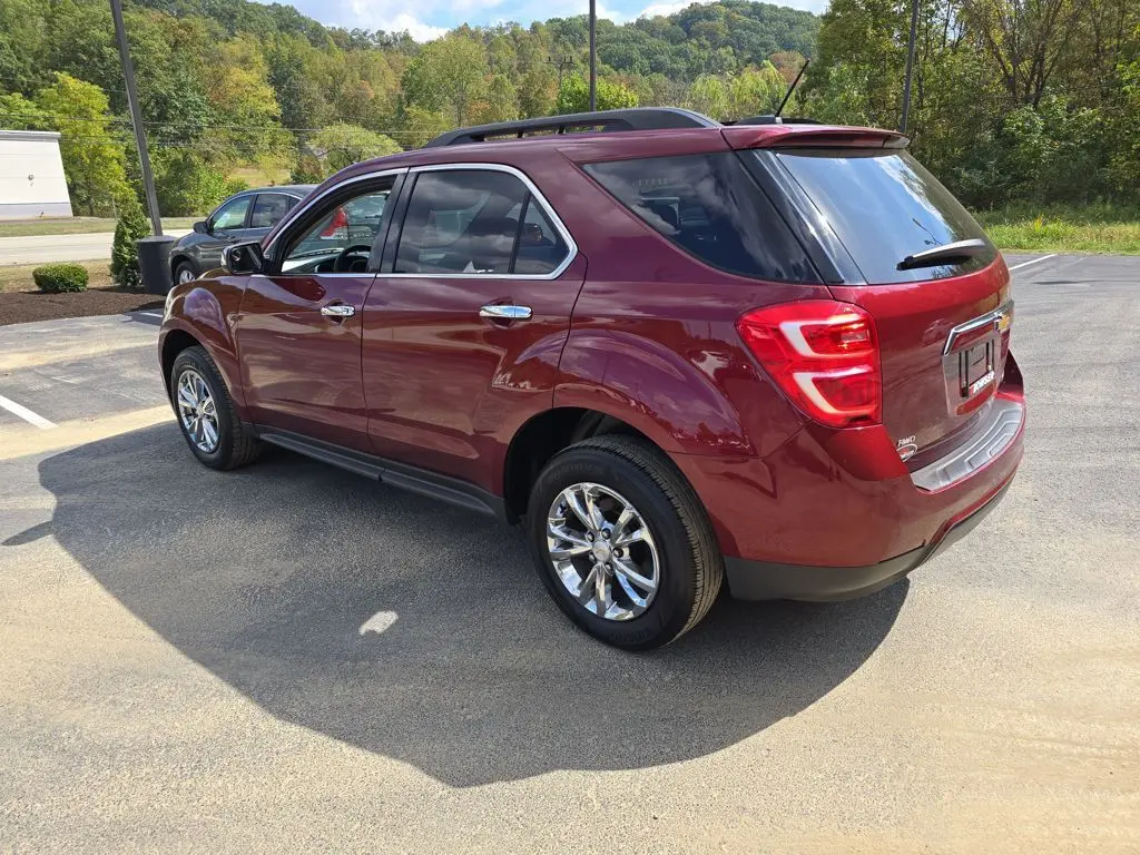 2016 Chevrolet Equinox LT photo 2