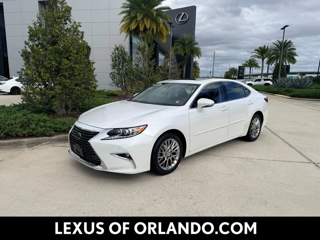 2016 Lexus ES 350's photo