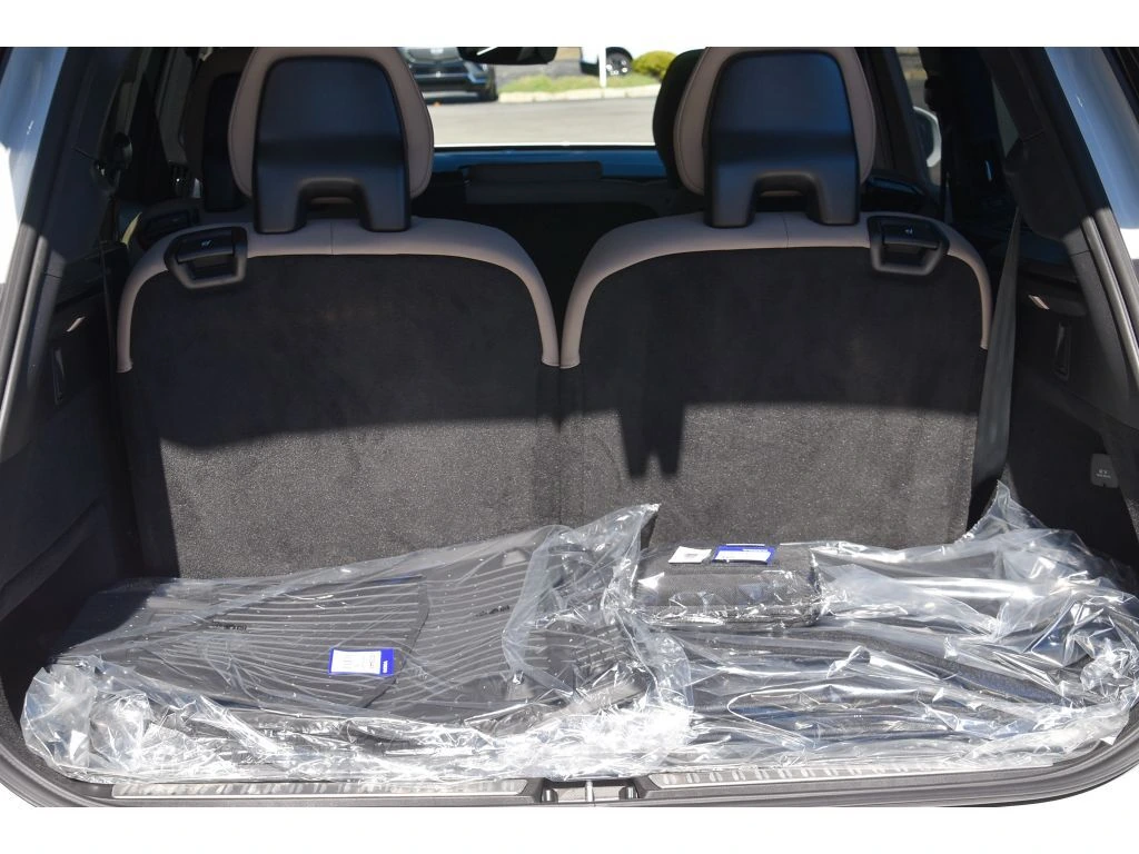 2026 Volvo - image 24