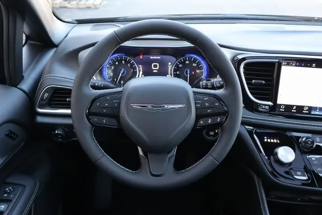 2026 Chrysler Pacifica Limited photo 15