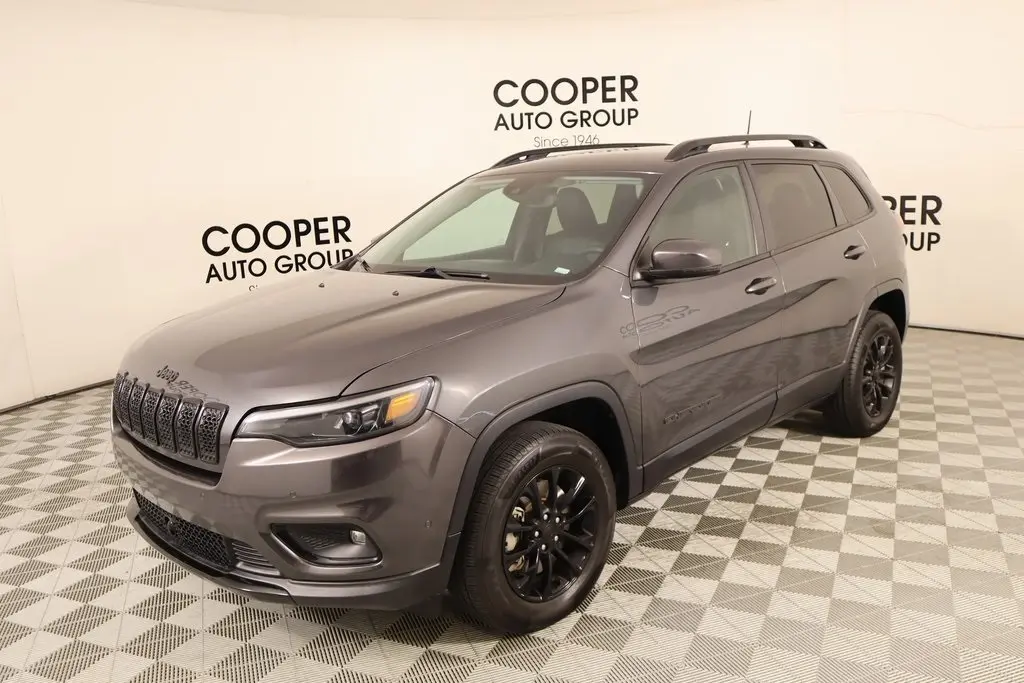 2023 Jeep Cherokee Altitude photo 2