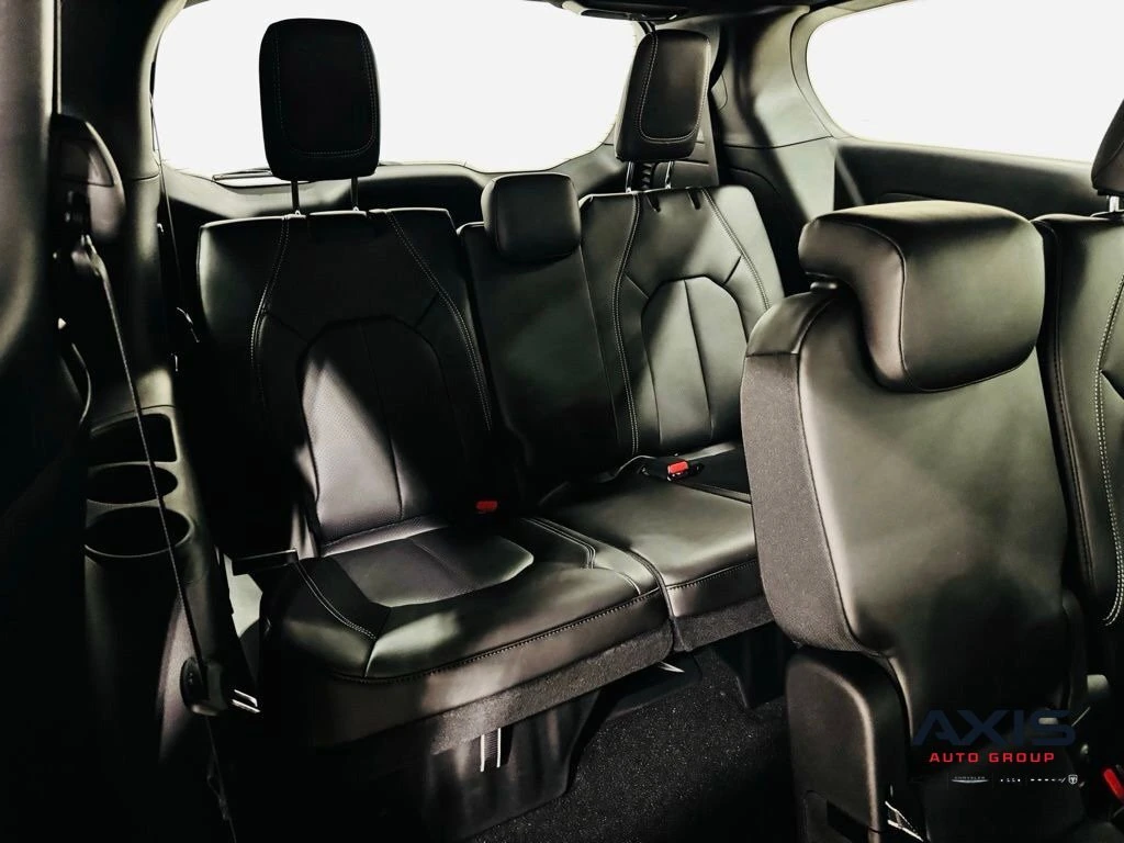 2027 Chrysler Pacifica Select - Photo 35