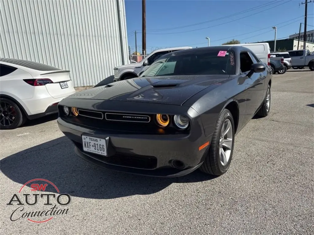 2023 Dodge Challenger SXT's photo