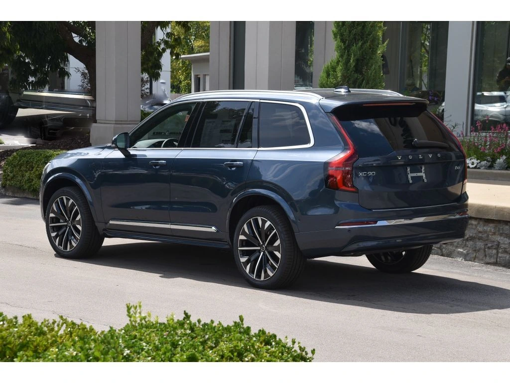 2026 Volvo - image 6