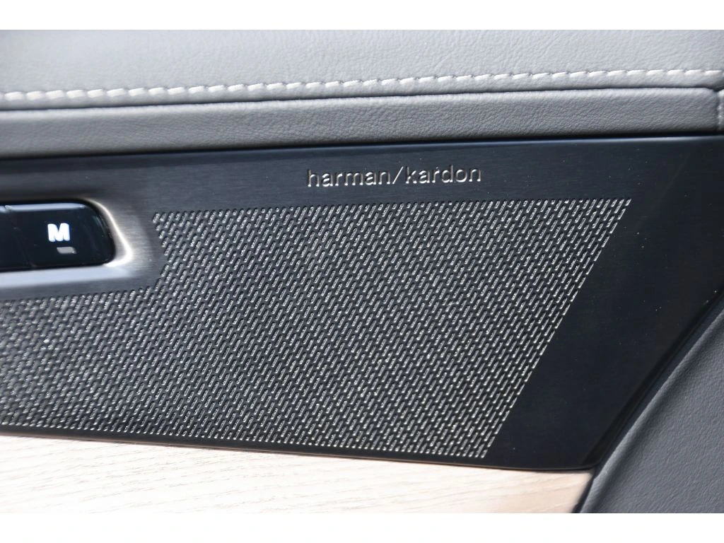 2026 Volvo - image 28