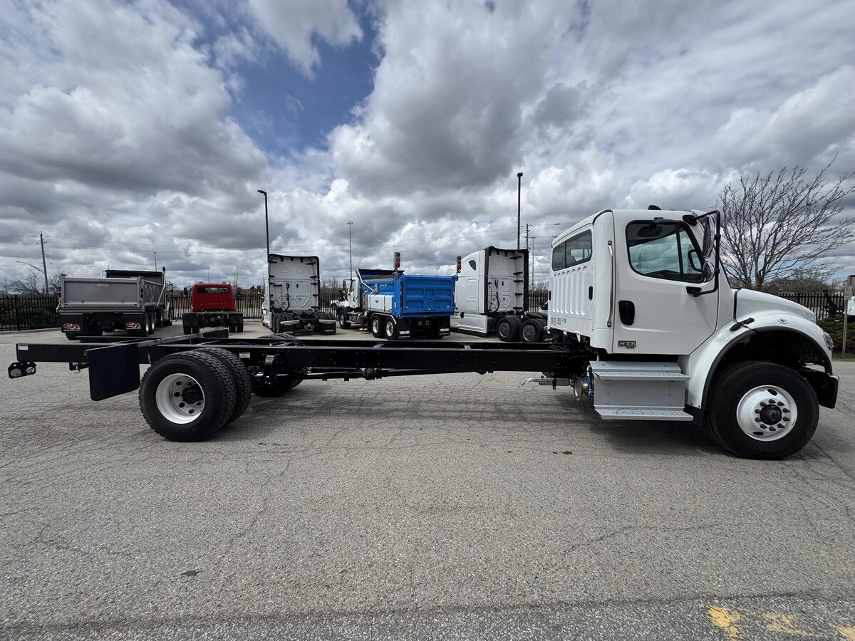 2026 Freightliner M2 106 in Cambridge, ON — photo 6