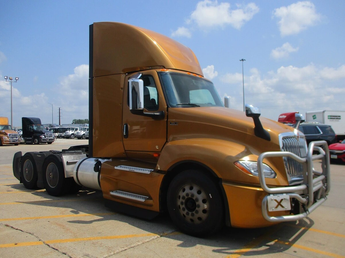 2022 International LT in Cedar Rapids, IA — photo 3