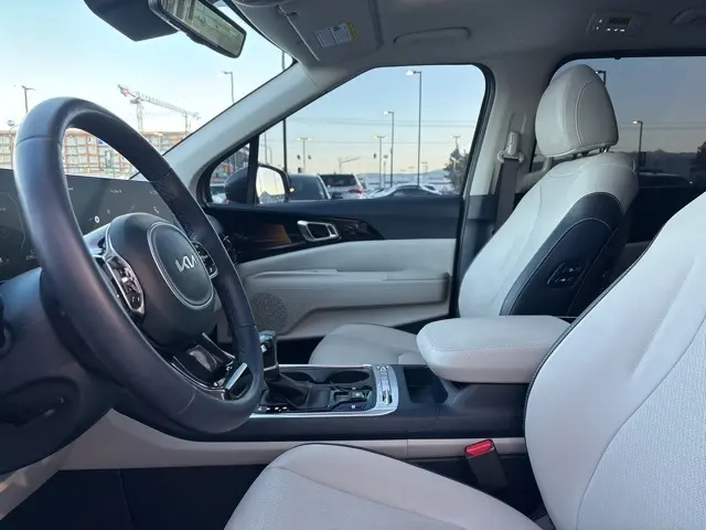 2025 Kia Carnival SX Prestige photo 23
