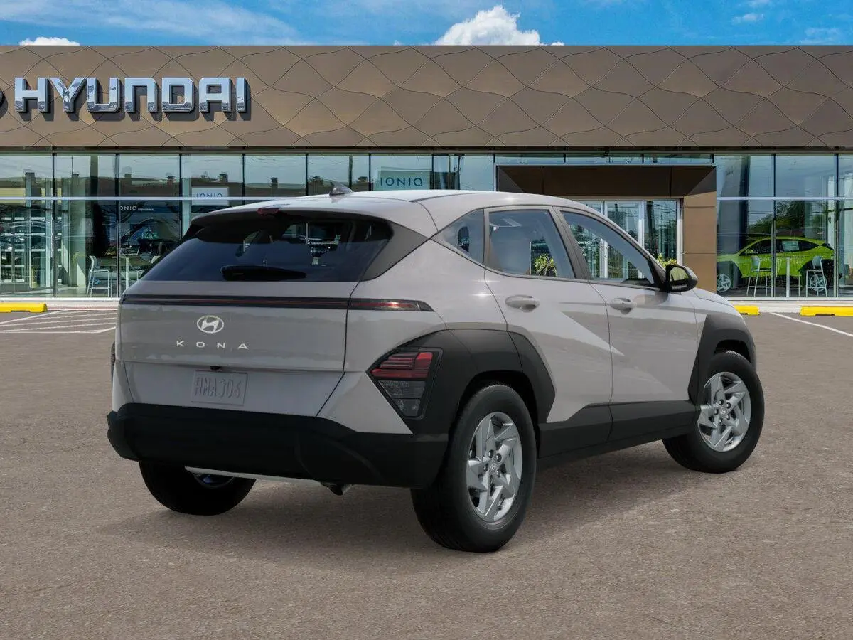 2026 Hyundai Kona SE photo 2