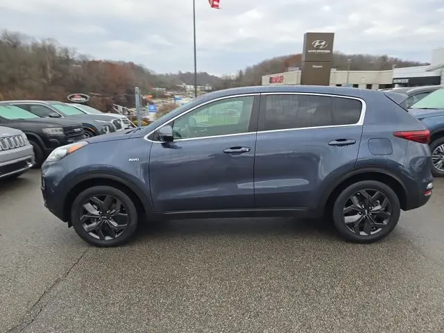 2022 Kia Sportage LX photo 2