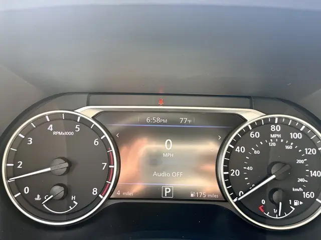 2025 Nissan Sentra SV photo 11