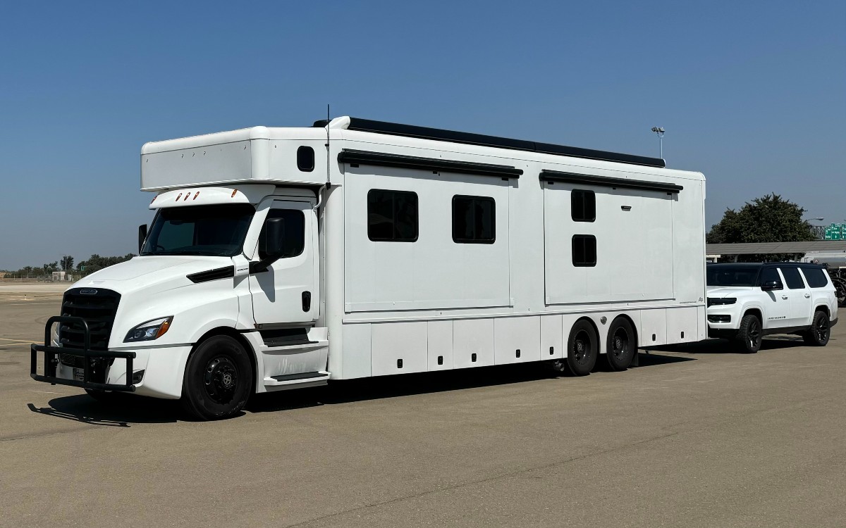 Large RV Flat Towing Jeep Grand Wagoneer