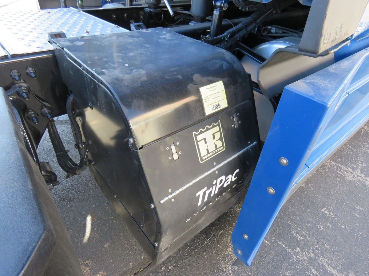 2022 Freightliner Cascadia - image 8