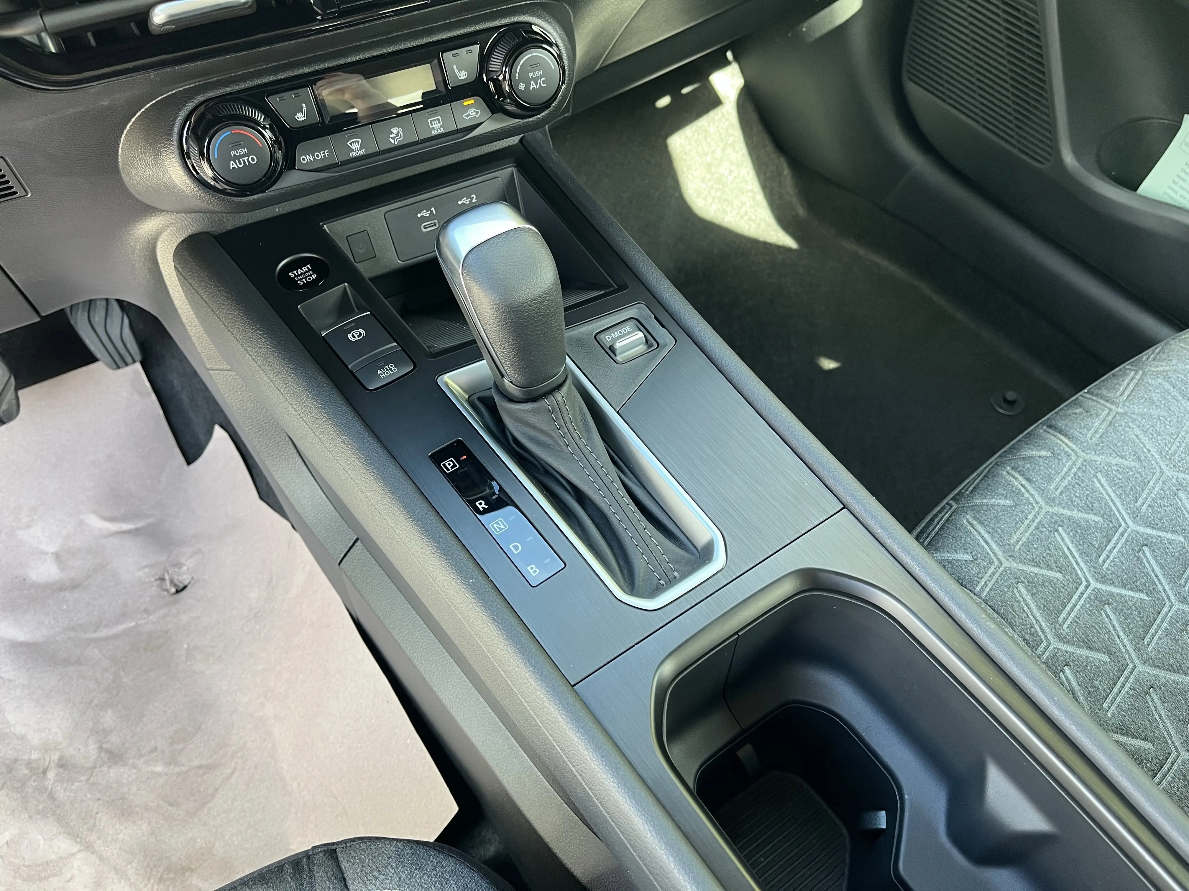 2026 Nissan Kicks SV photo 16