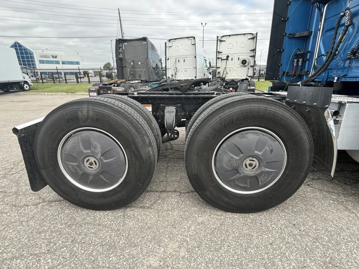 2026 Freightliner Cascadia — photo 6
