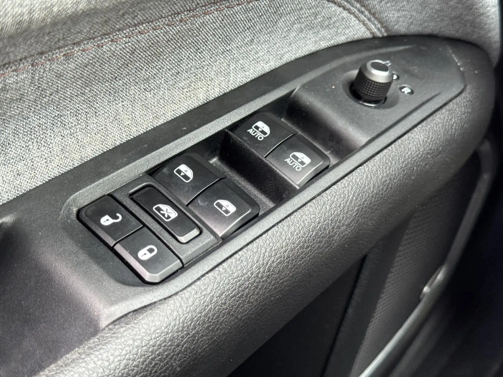 2023 Jeep Compass Latitude Lux photo 22