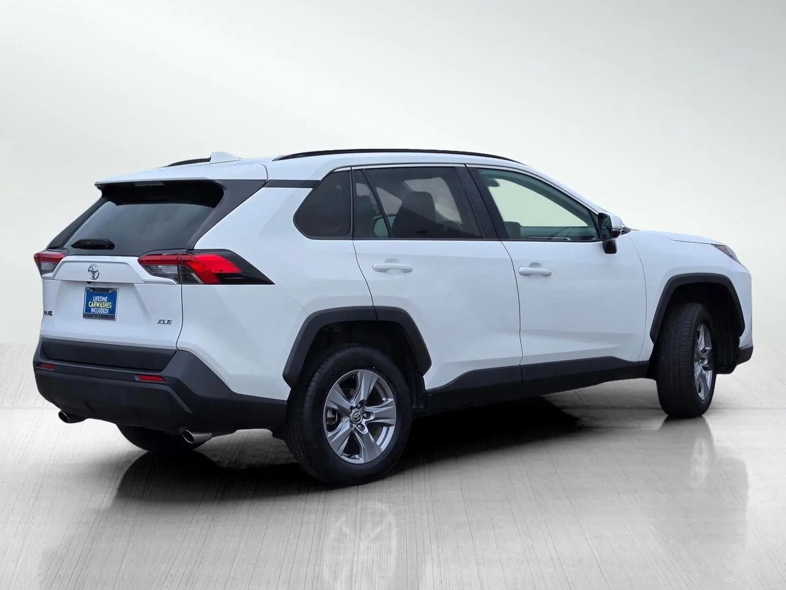 2022 Toyota RAV4 XLE photo 3