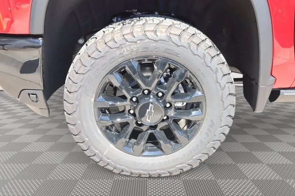 2026 Chevrolet Silverado 2500HD LTZ photo 2