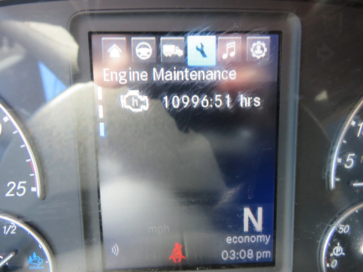 2022 Freightliner Cascadia - image 23