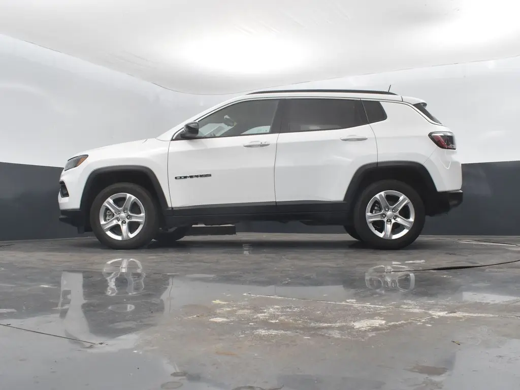 2023 Jeep Compass Latitude photo 40