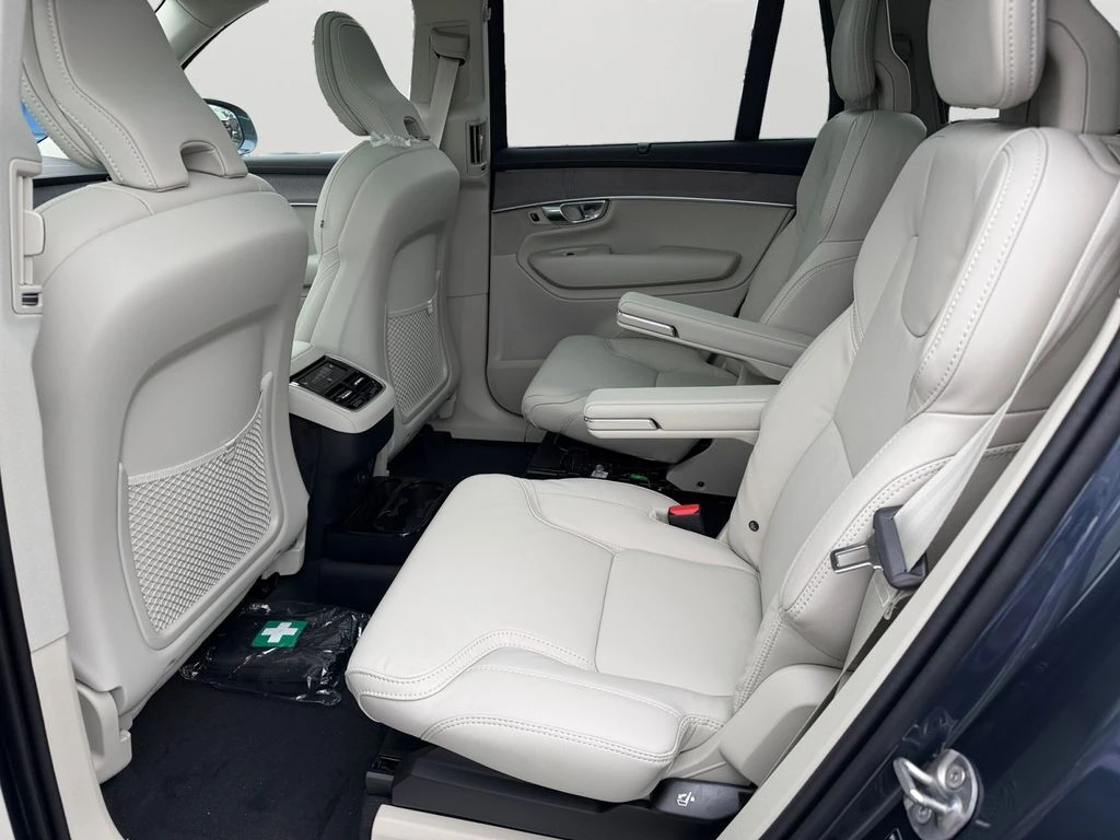 2026 Volvo - image 10