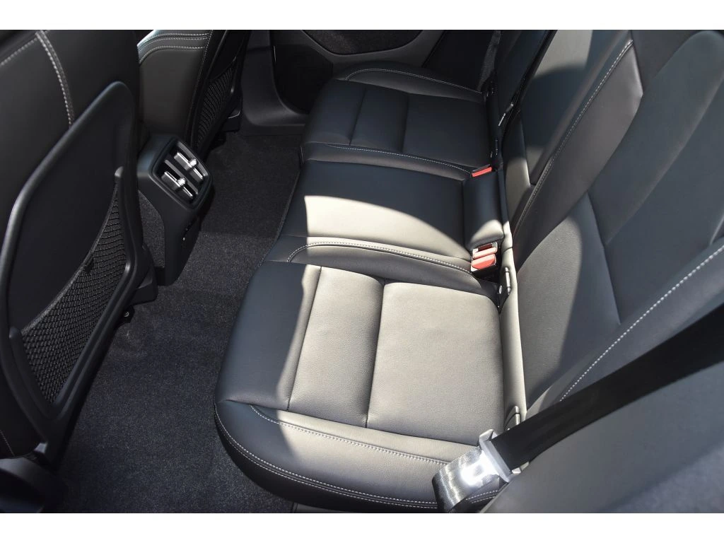 2025 Volvo - image 15