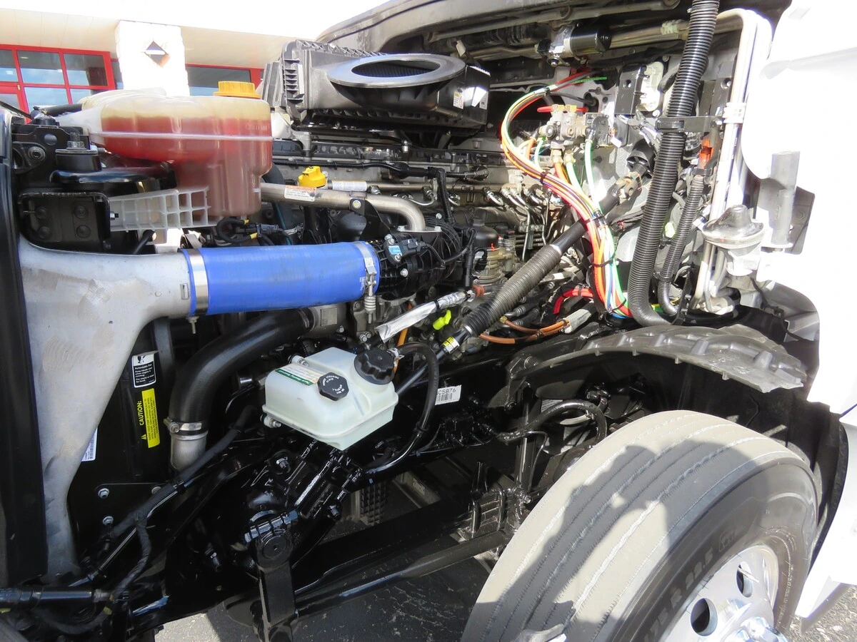 2022 Freightliner Cascadia - image 11