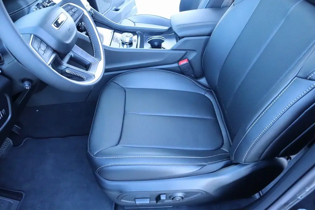2025 Jeep Grand Cherokee Limited photo 2