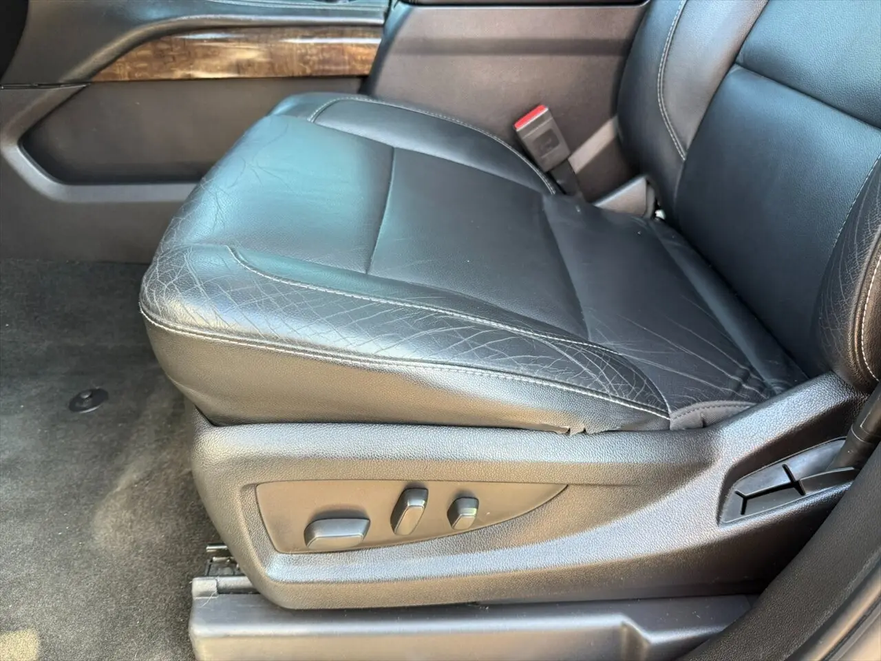 2016 Chevrolet Suburban LT photo 11