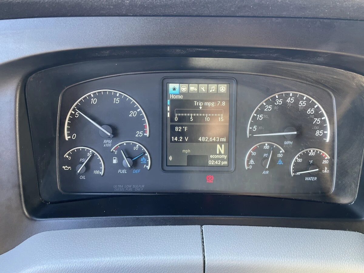 2021 Freightliner Cascadia - image 22