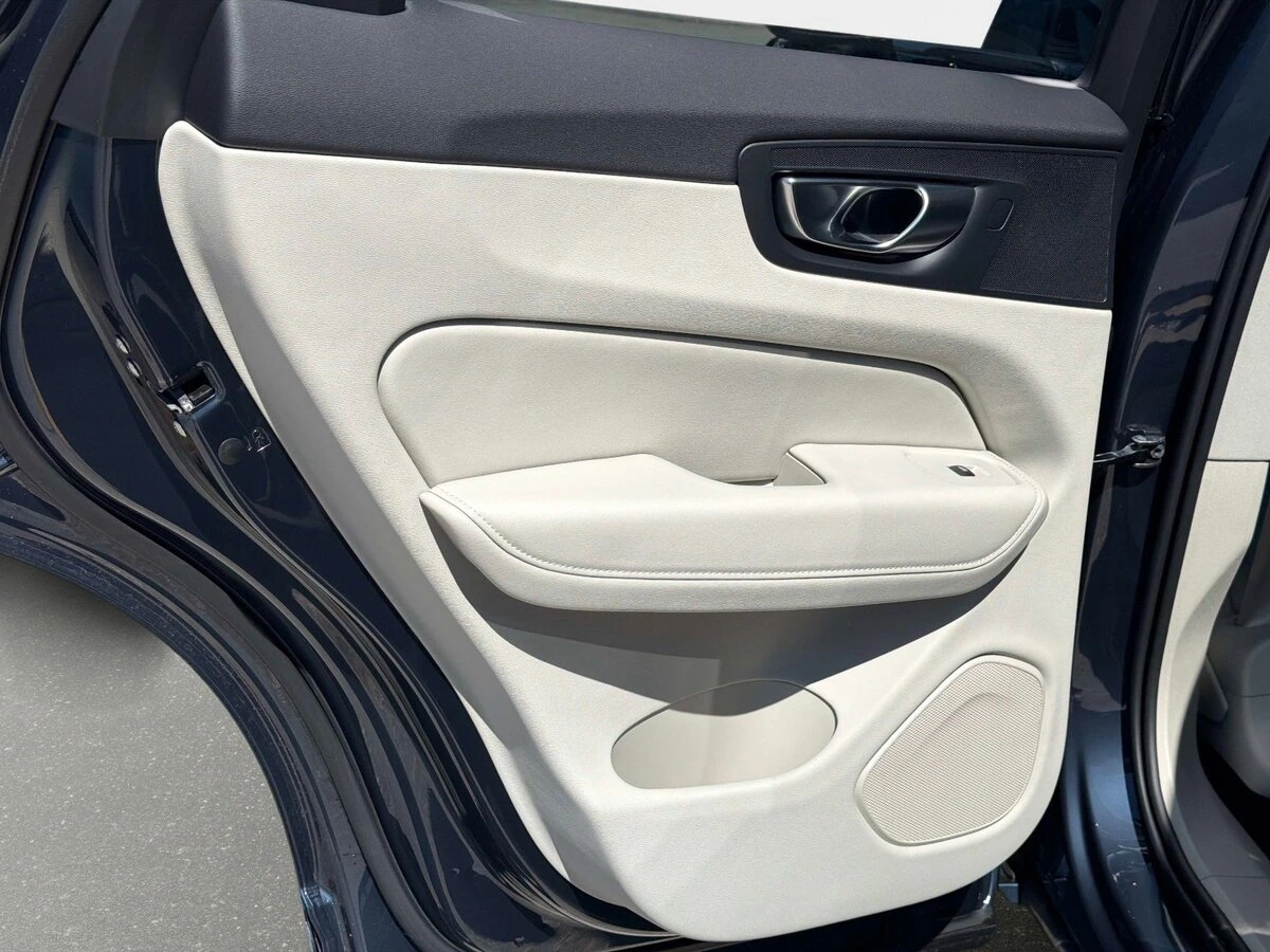 2026 Volvo - image 10