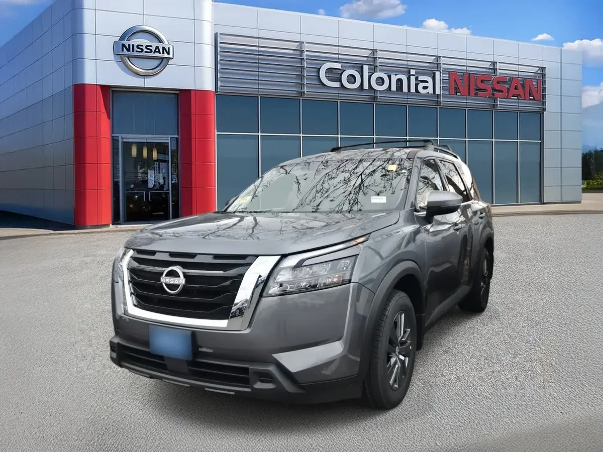 2025 Nissan Pathfinder SV's photo