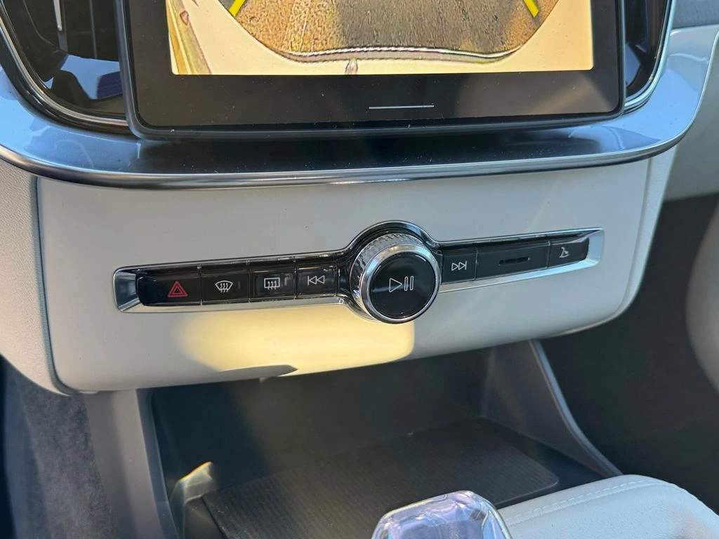 2026 Volvo - image 21