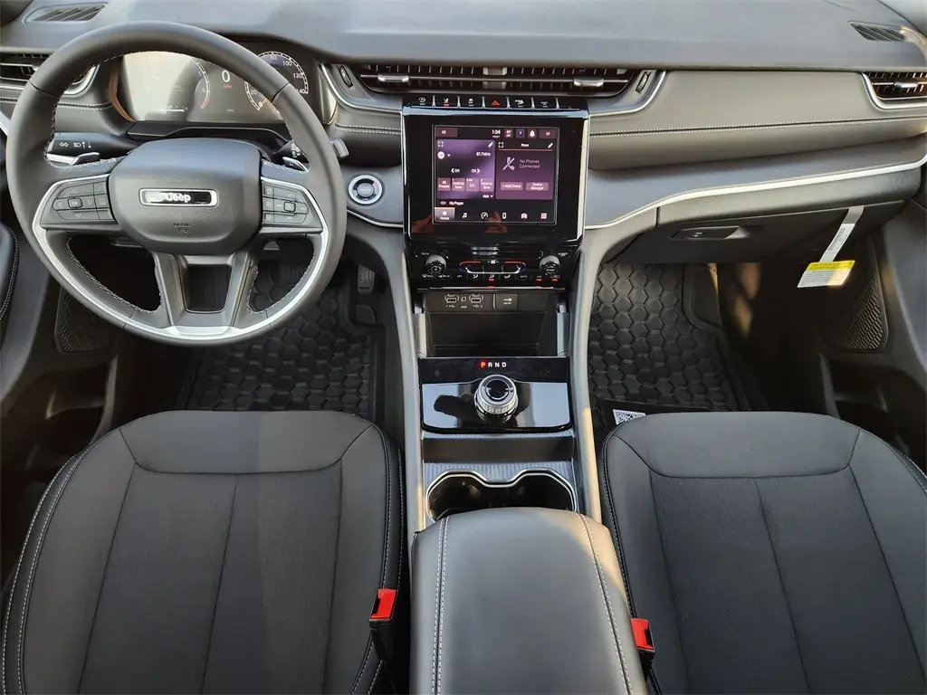 2025 Jeep Grand Cherokee Laredo X photo 17